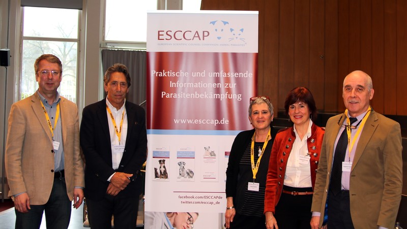 Der 1. Vorsitzende von ESCCAP Deutschland e.V. mit anderen Referenten